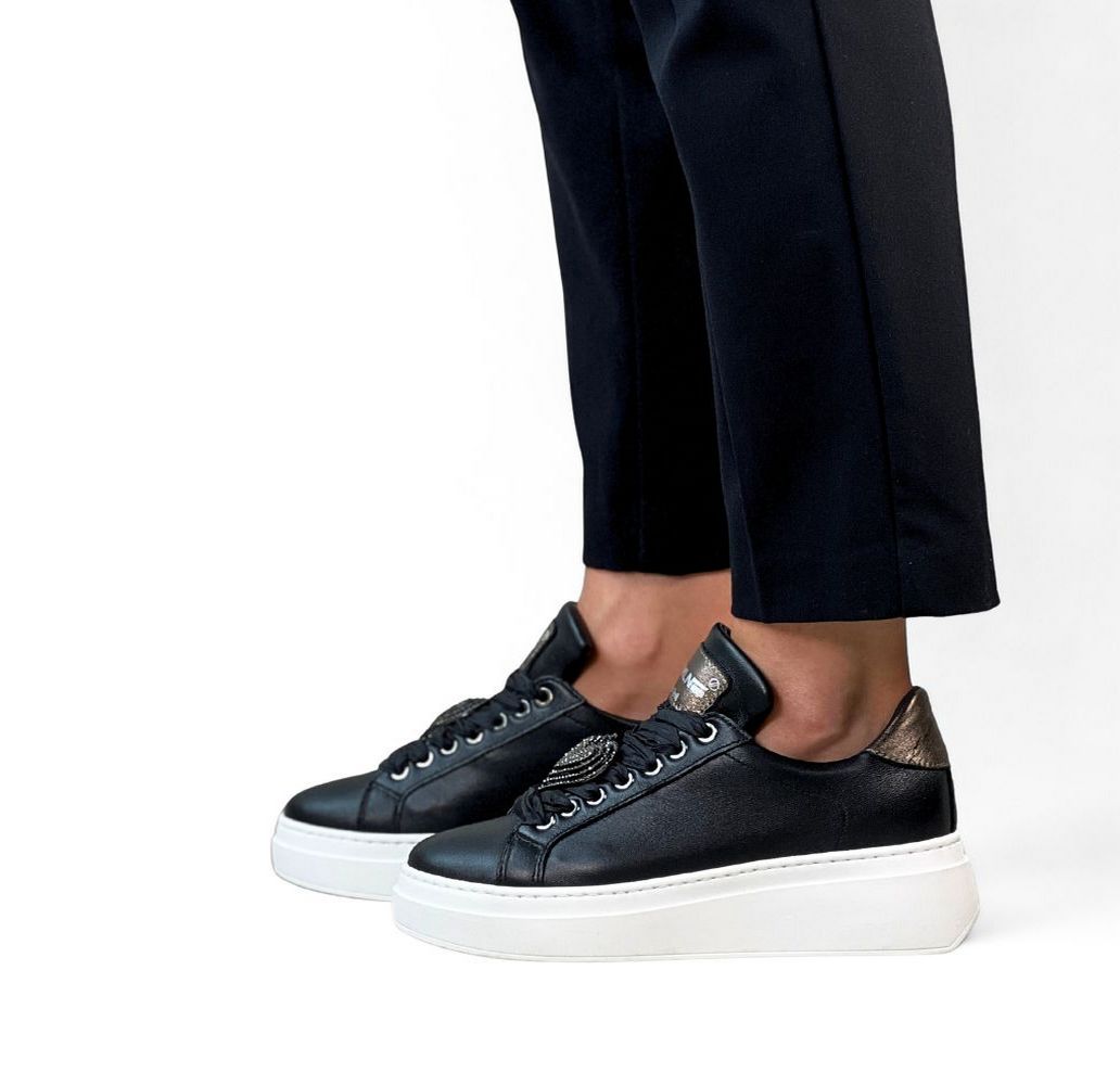 sorte italienske sneakers