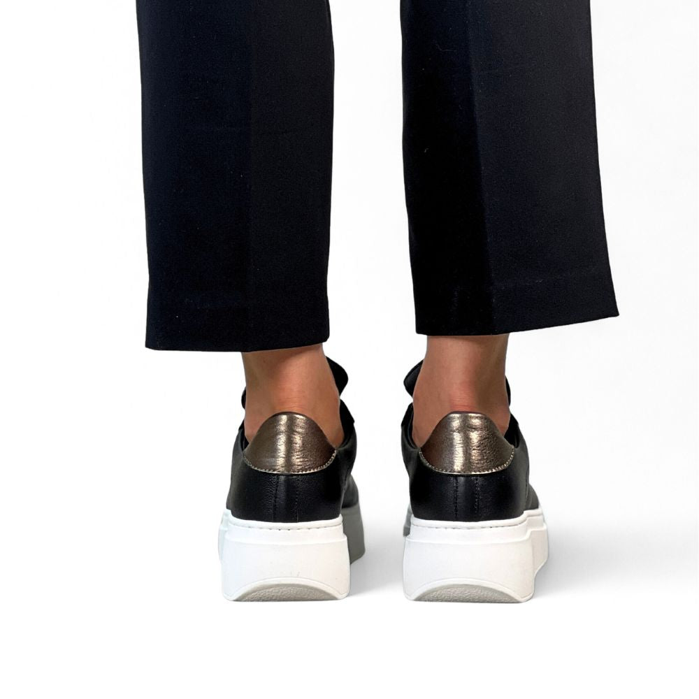 skinnsneaker