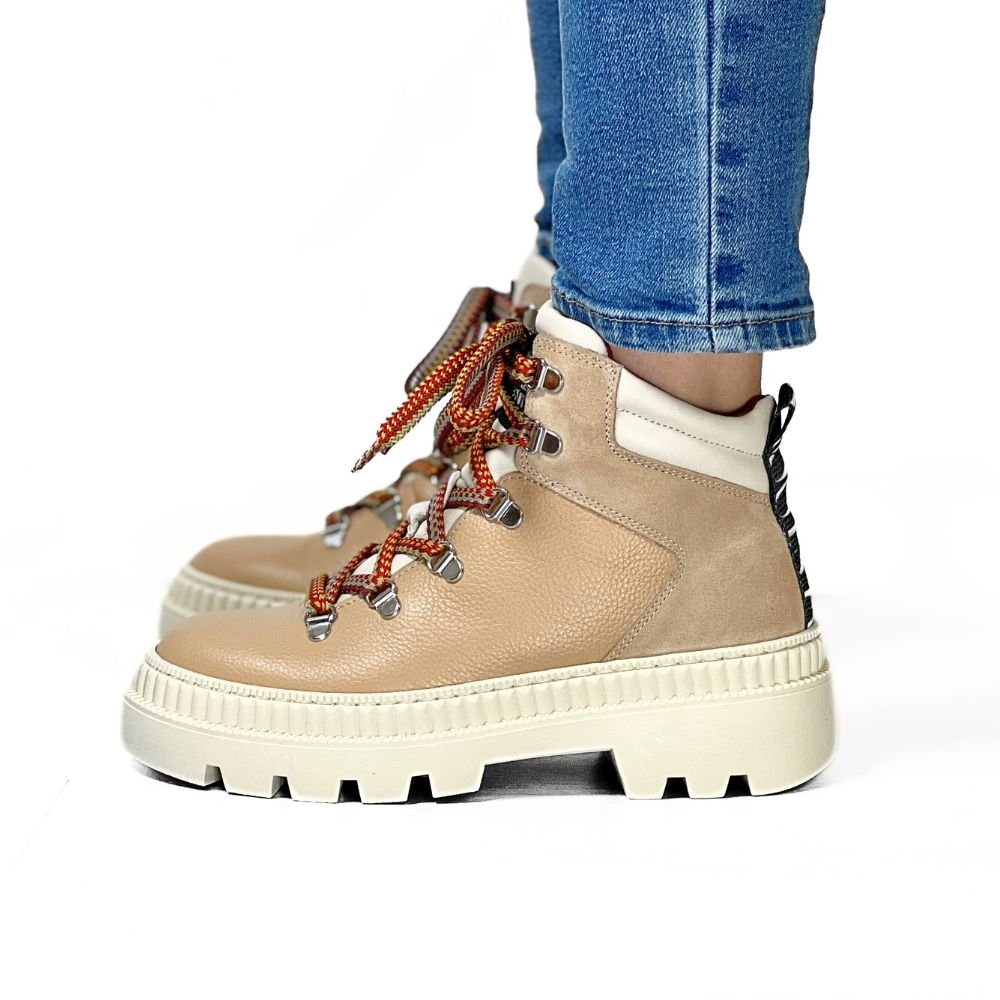 Méliné - Carolina Snøreboot Beige - bypernille.no