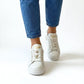 Hvite sneakers til dame i skinn med gulldetaljer