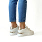 Hvite sneakers til dame i skinn med gulldetaljer
