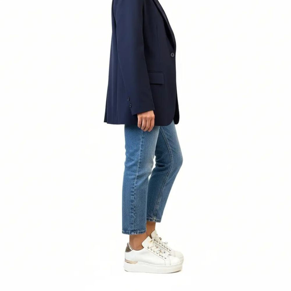 Hvite sneakers til dame i skinn med gulldetaljer