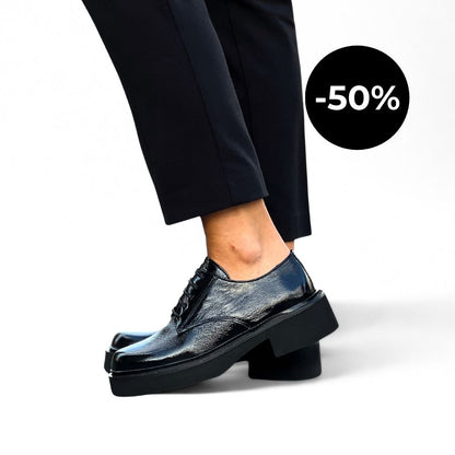 byPernille - Juliet Snøresko i sort lakk